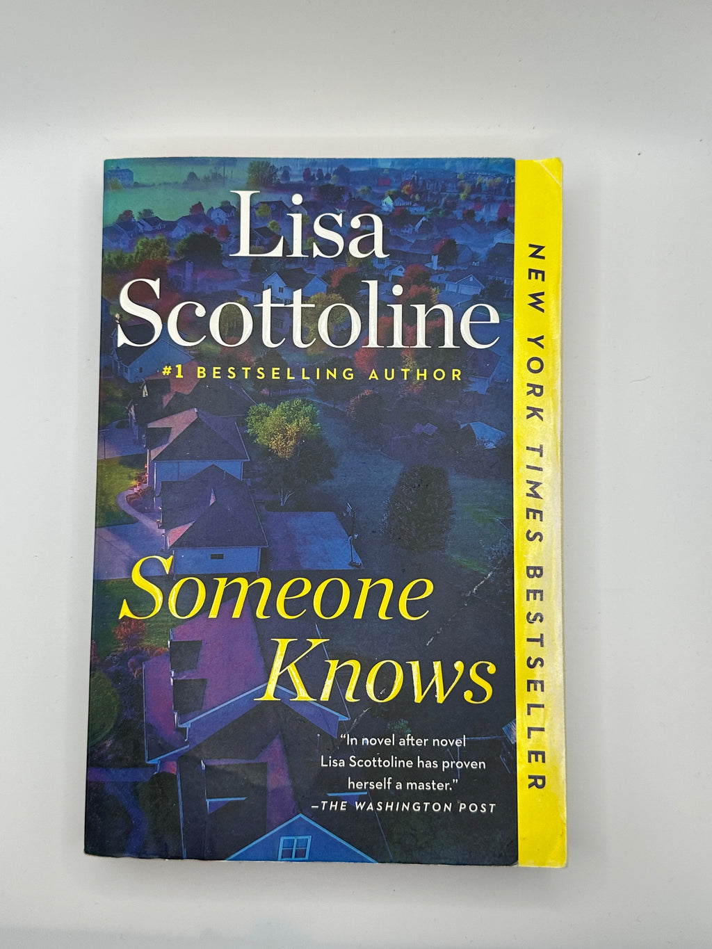 Someone Knows | Lisa Scottoline
